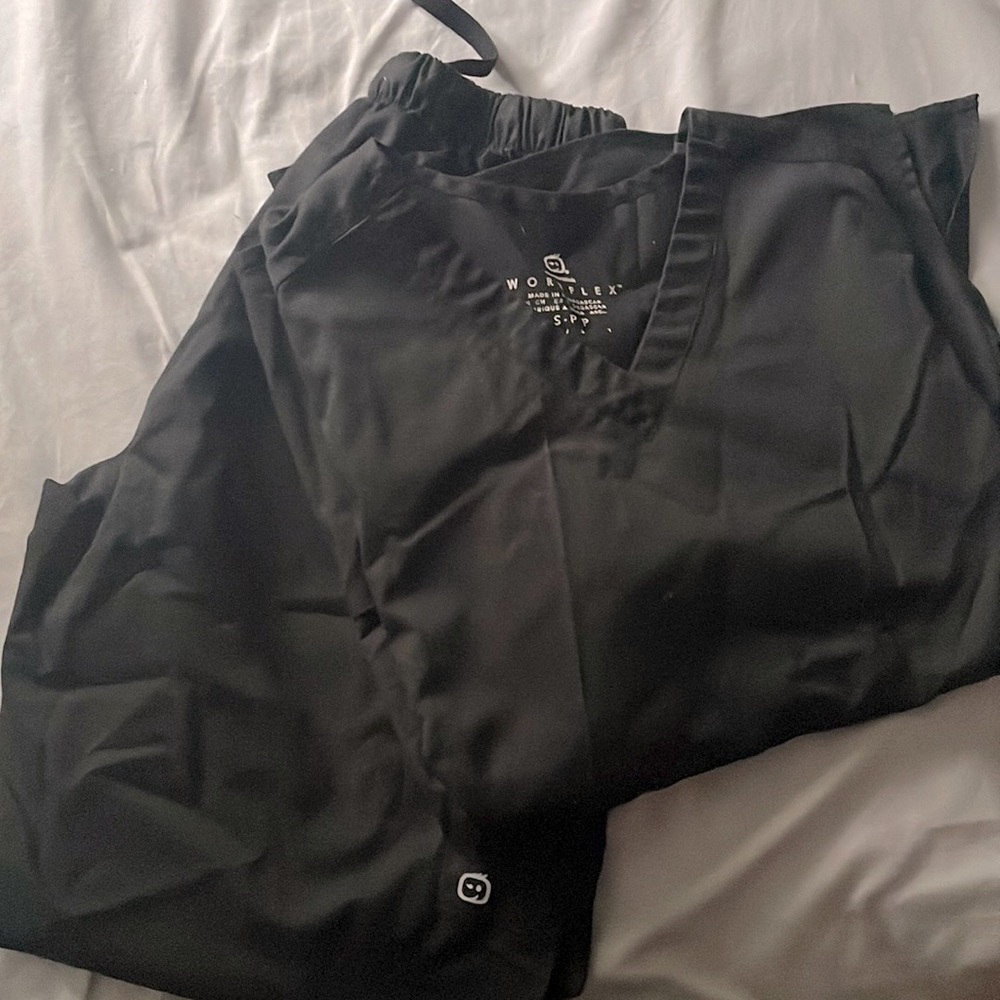 Scrub set
